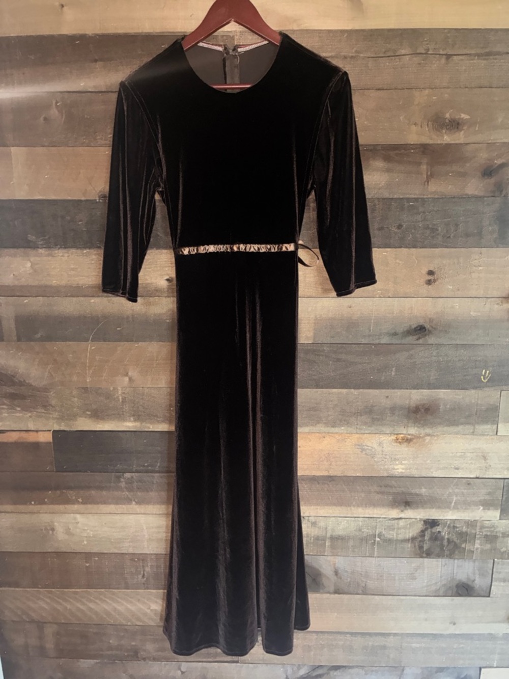 Vintahe Elegant Brown Velvet Long Dress with Waist Detail great for #Renfair